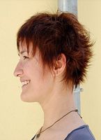 cieniowane fryzury krótkie - uczesanie damskie z włosów krótkich cieniowanych zdjęcie numer 56B